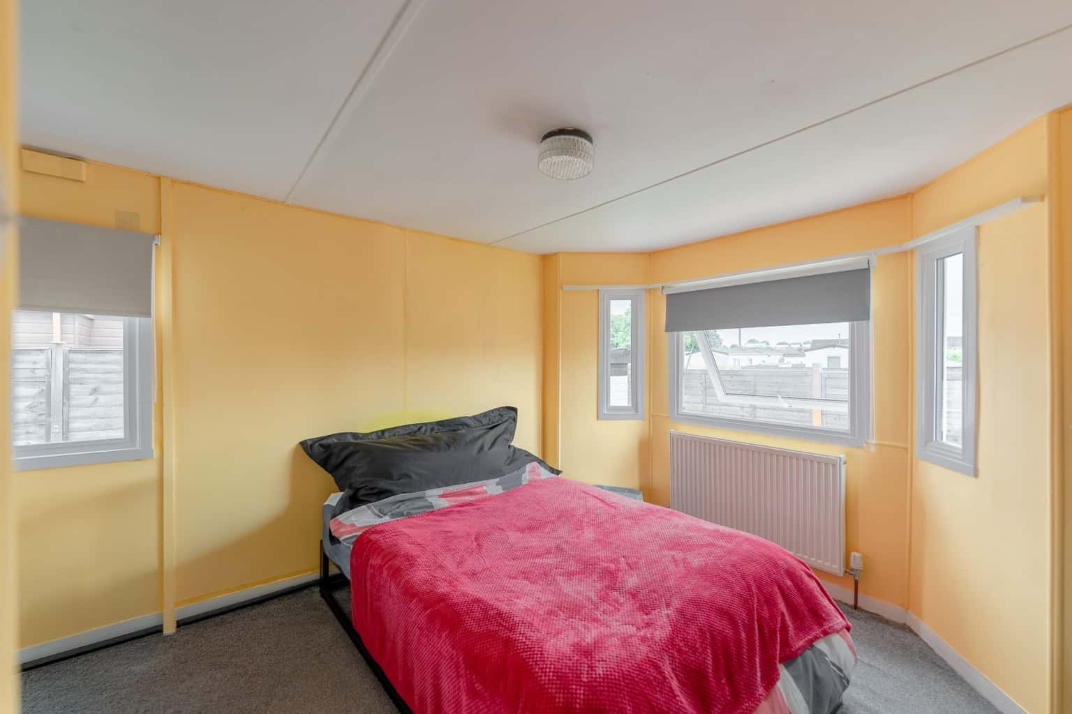 One bedroom Park Mobile home. Located in St Neots. Property image 7