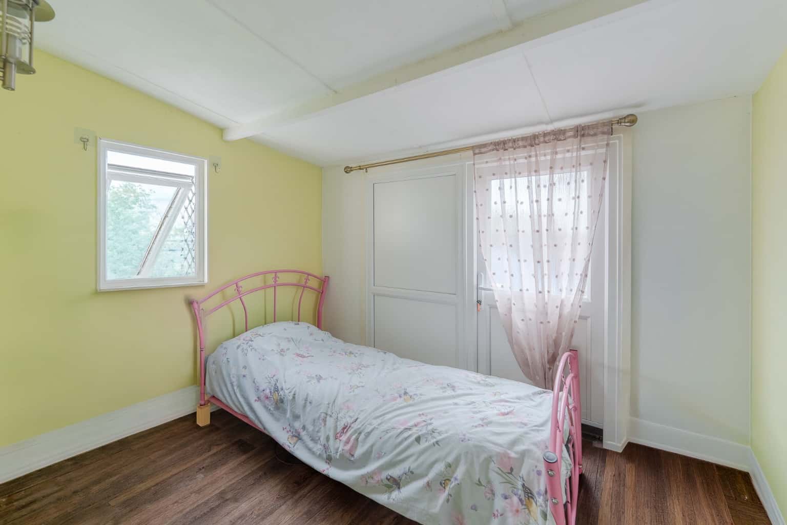 One bedroom Park Mobile home. Located in St Neots. Property image 13