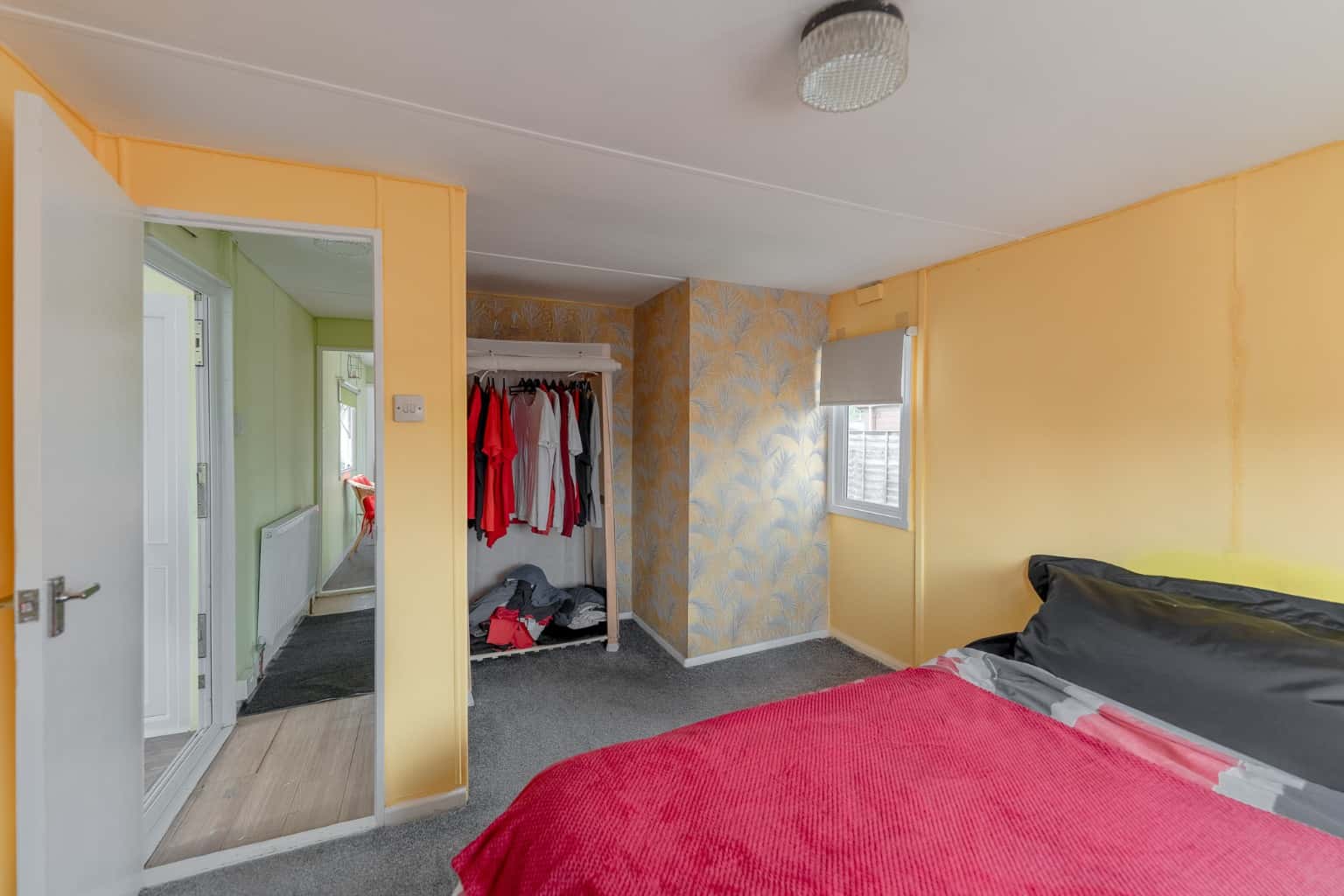 One bedroom Park Mobile home. Located in St Neots. Property image 8