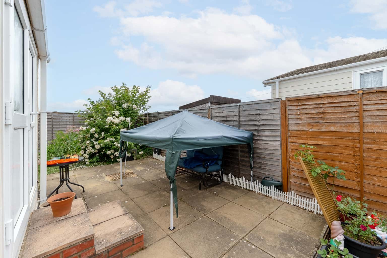 One bedroom Park Mobile home. Located in St Neots. Property image 16