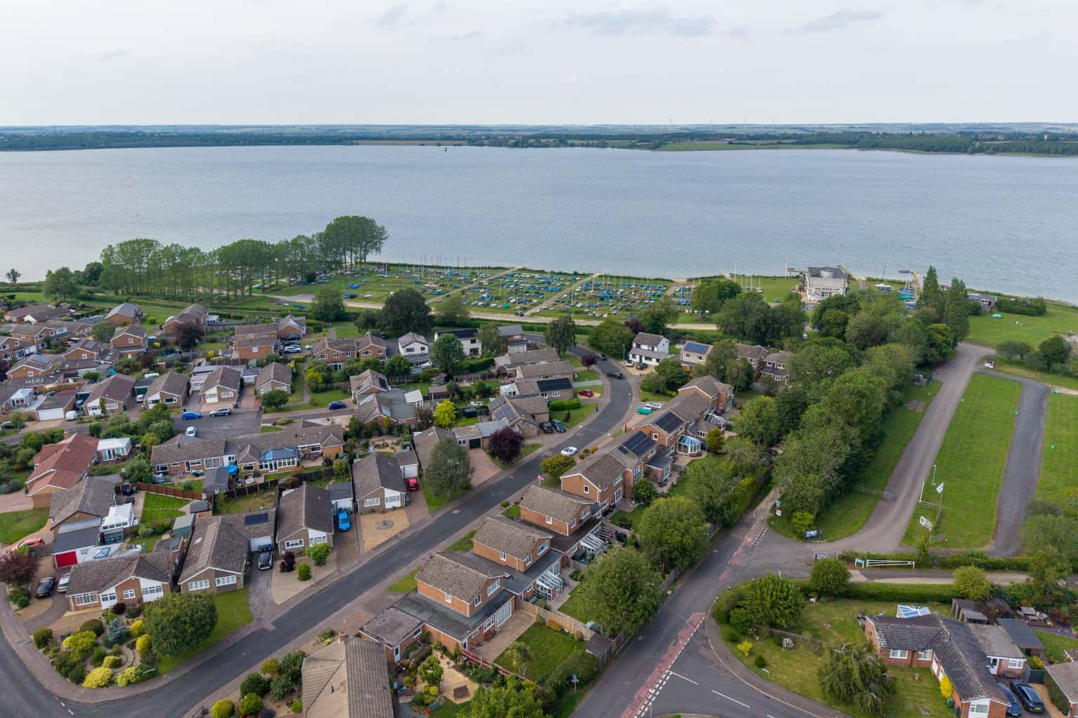 EXTENDED FOUR BEDROOM DETACHED HOME WITH GRAFHAM WATER VIEWS, AIR CONDITIONING & GARAGE Property image 4