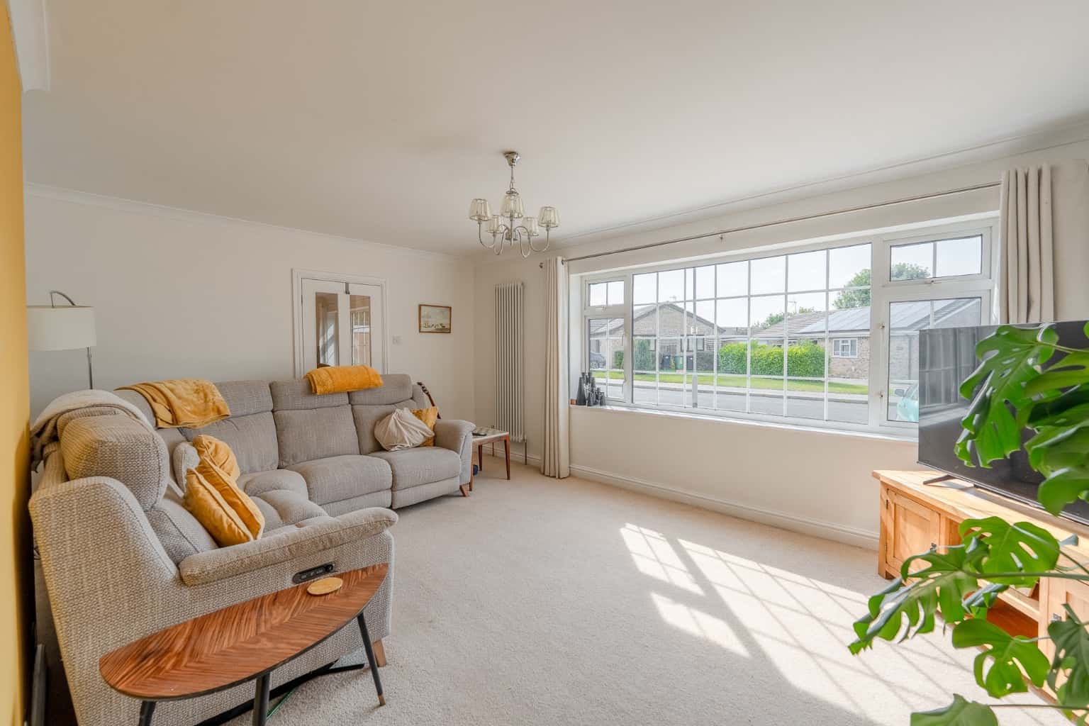 EXTENDED FOUR BEDROOM DETACHED HOME WITH GRAFHAM WATER VIEWS, AIR CONDITIONING & GARAGE Property image 5