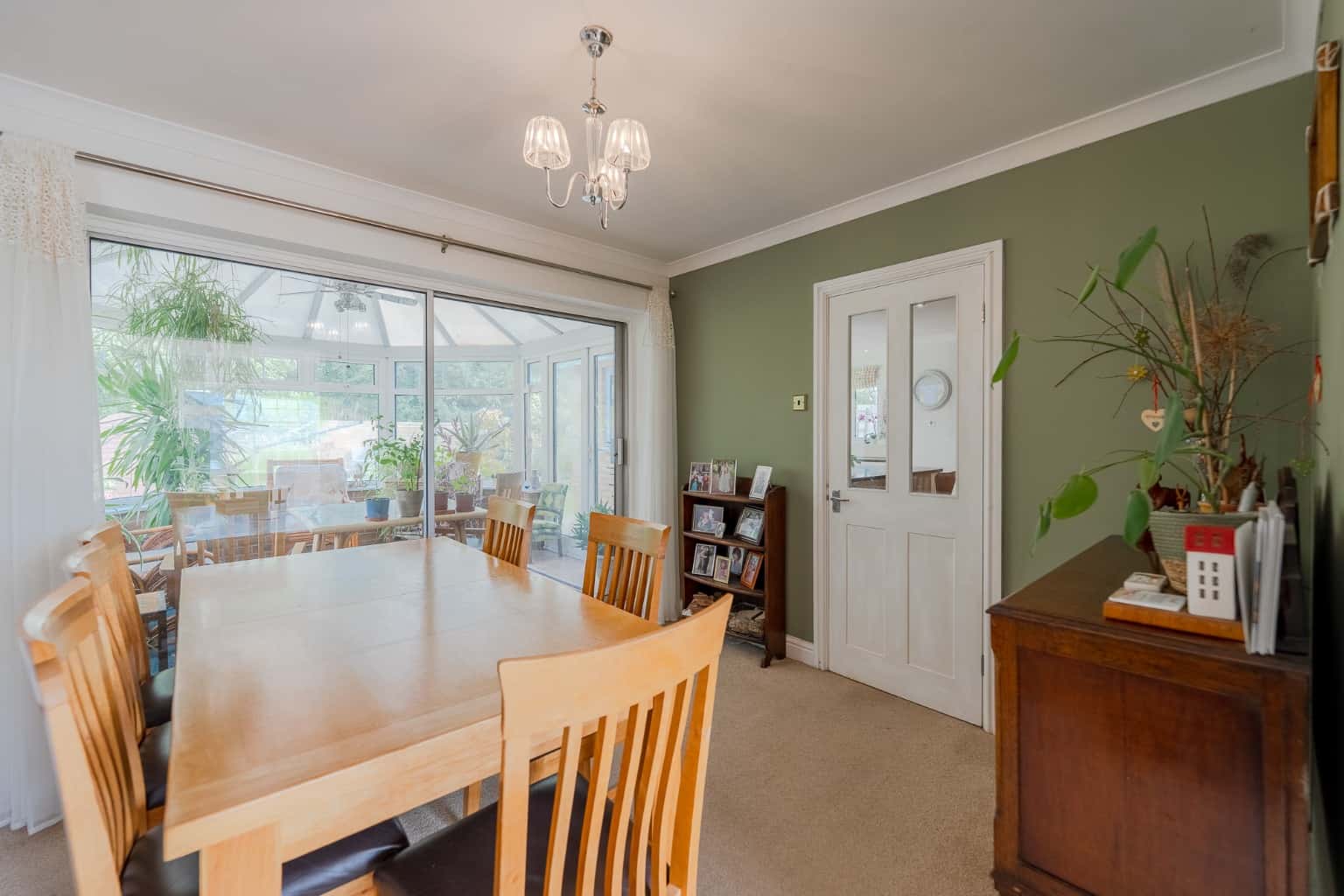 EXTENDED FOUR BEDROOM DETACHED HOME WITH GRAFHAM WATER VIEWS, AIR CONDITIONING & GARAGE Property image 8