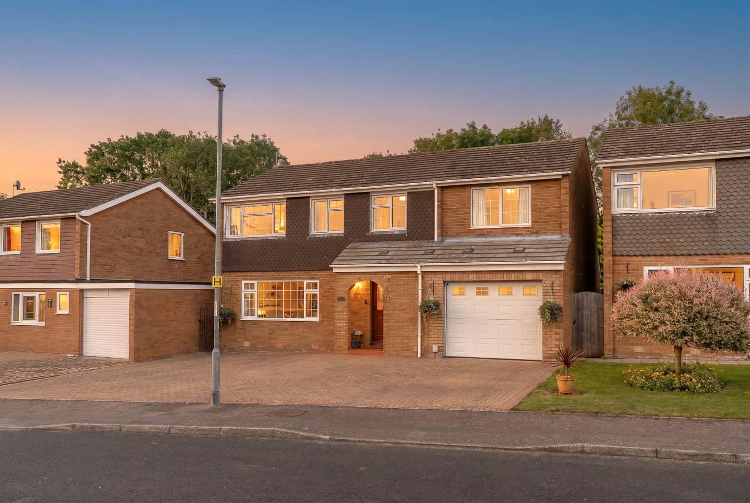 EXTENDED FOUR BEDROOM DETACHED HOME WITH GRAFHAM WATER VIEWS, AIR CONDITIONING & GARAGE Property image 21