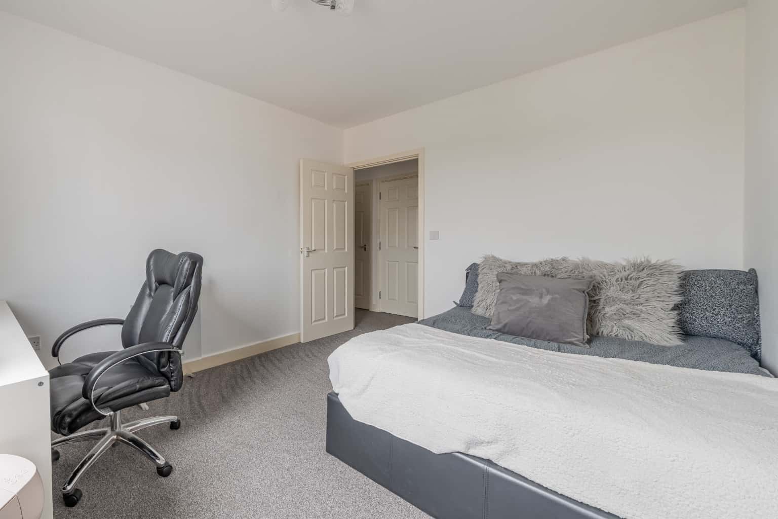 TWO BEDROOM PENTHOUSE WITH BALCONY Property image 6