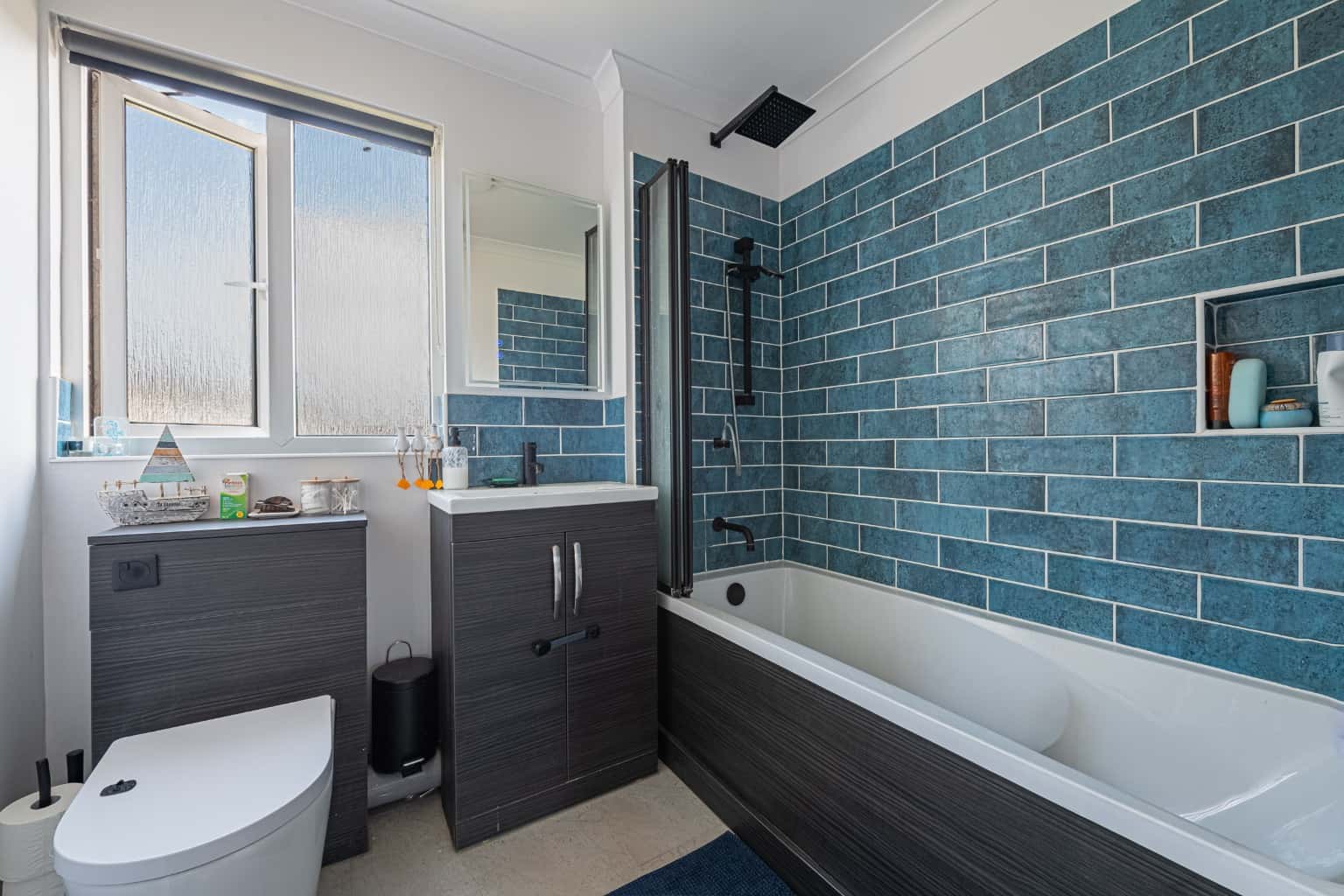 A fabulous three bedroom end terrace home that has recently been refurbished by the owners. Property image 10