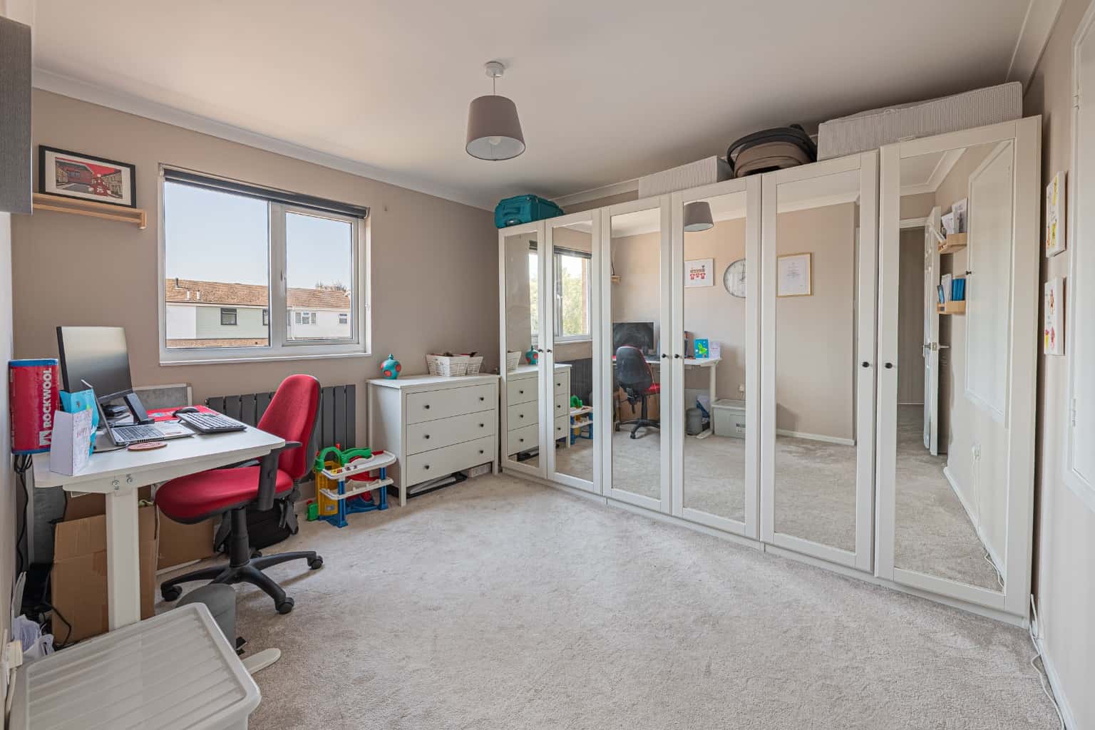 A fabulous three bedroom end terrace home that has recently been refurbished by the owners. Property image 8