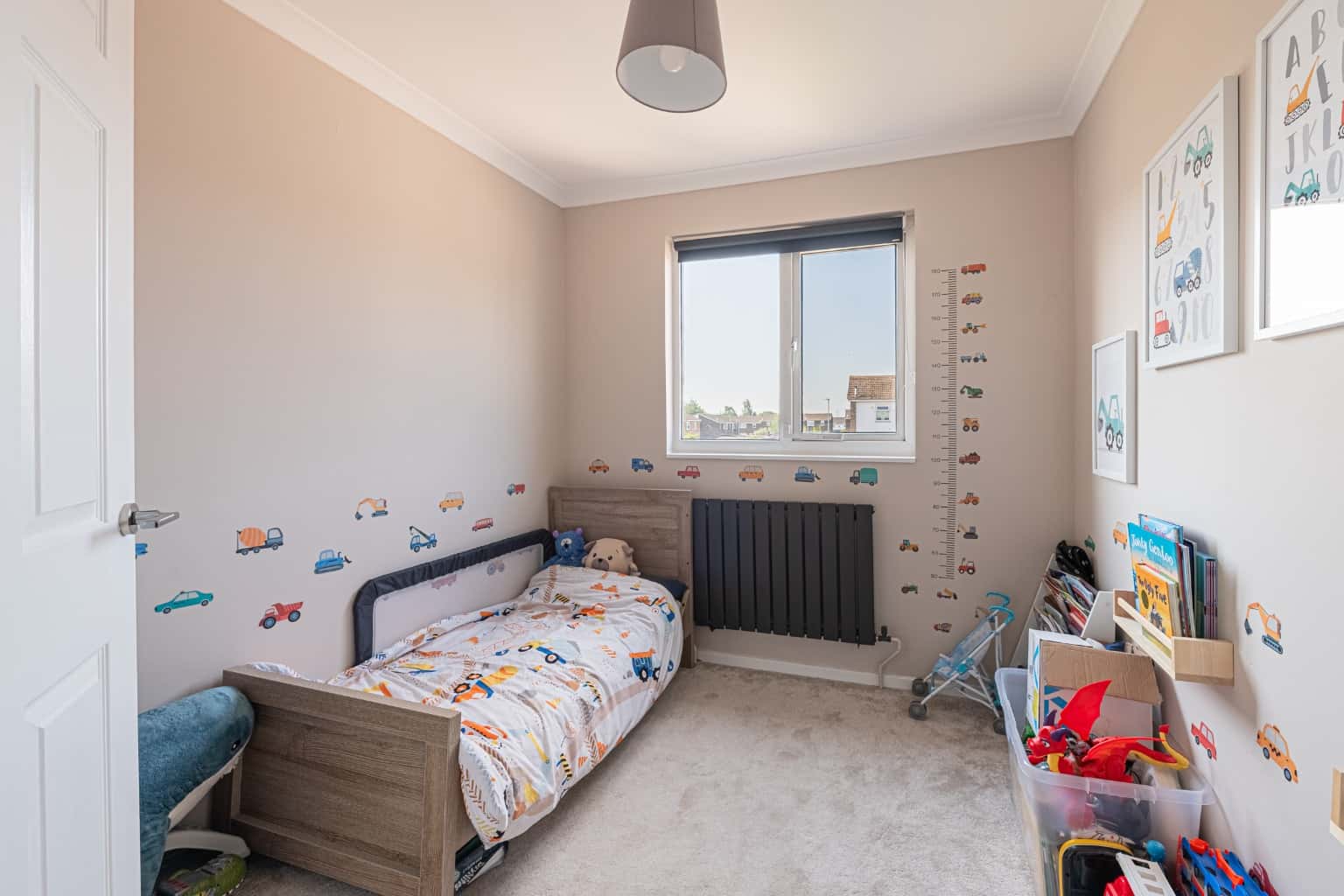 A fabulous three bedroom end terrace home that has recently been refurbished by the owners. Property image 9