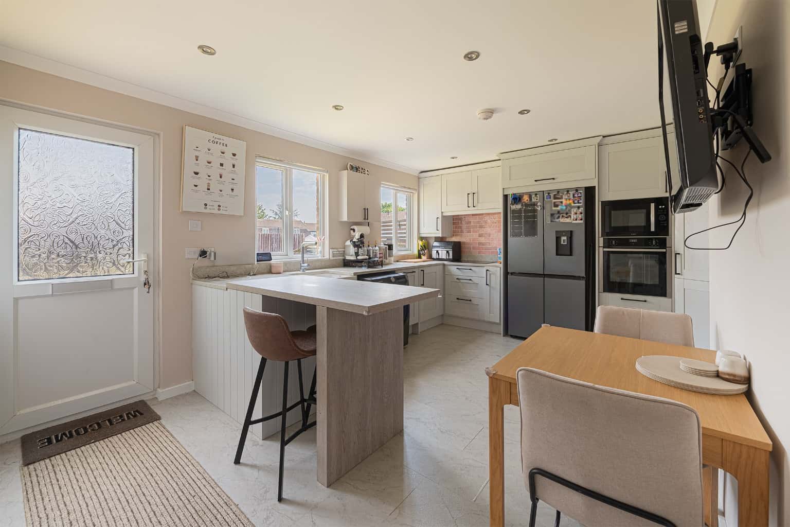 A fabulous three bedroom end terrace home that has recently been refurbished by the owners. Property image 2