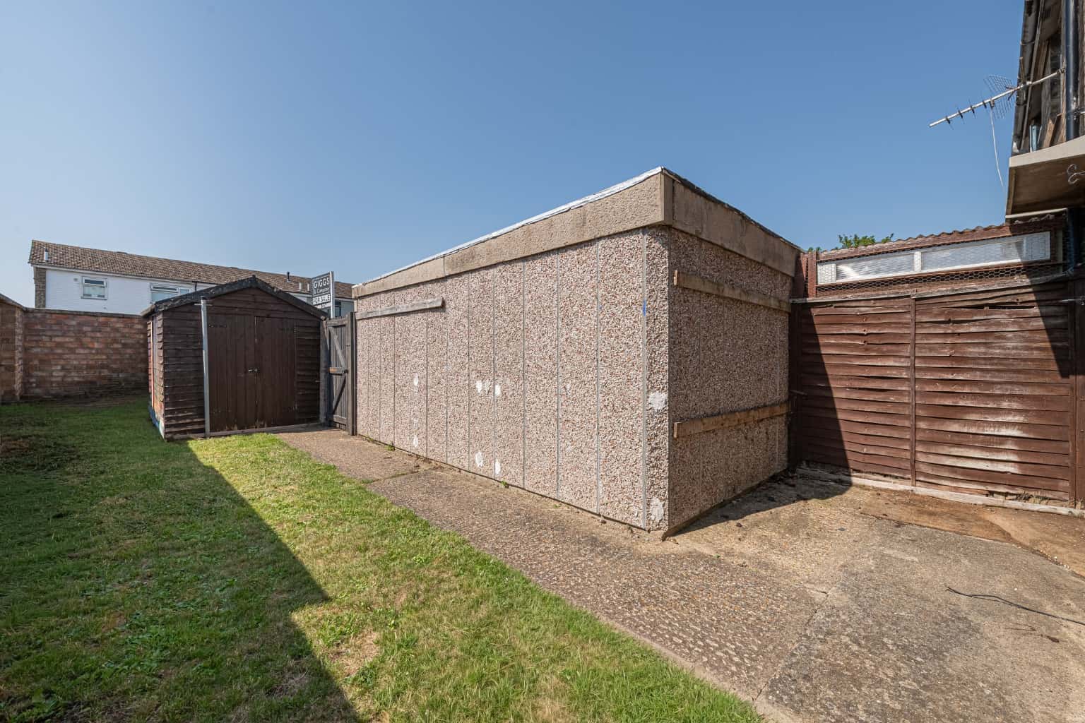 A fabulous three bedroom end terrace home that has recently been refurbished by the owners. Property image 11