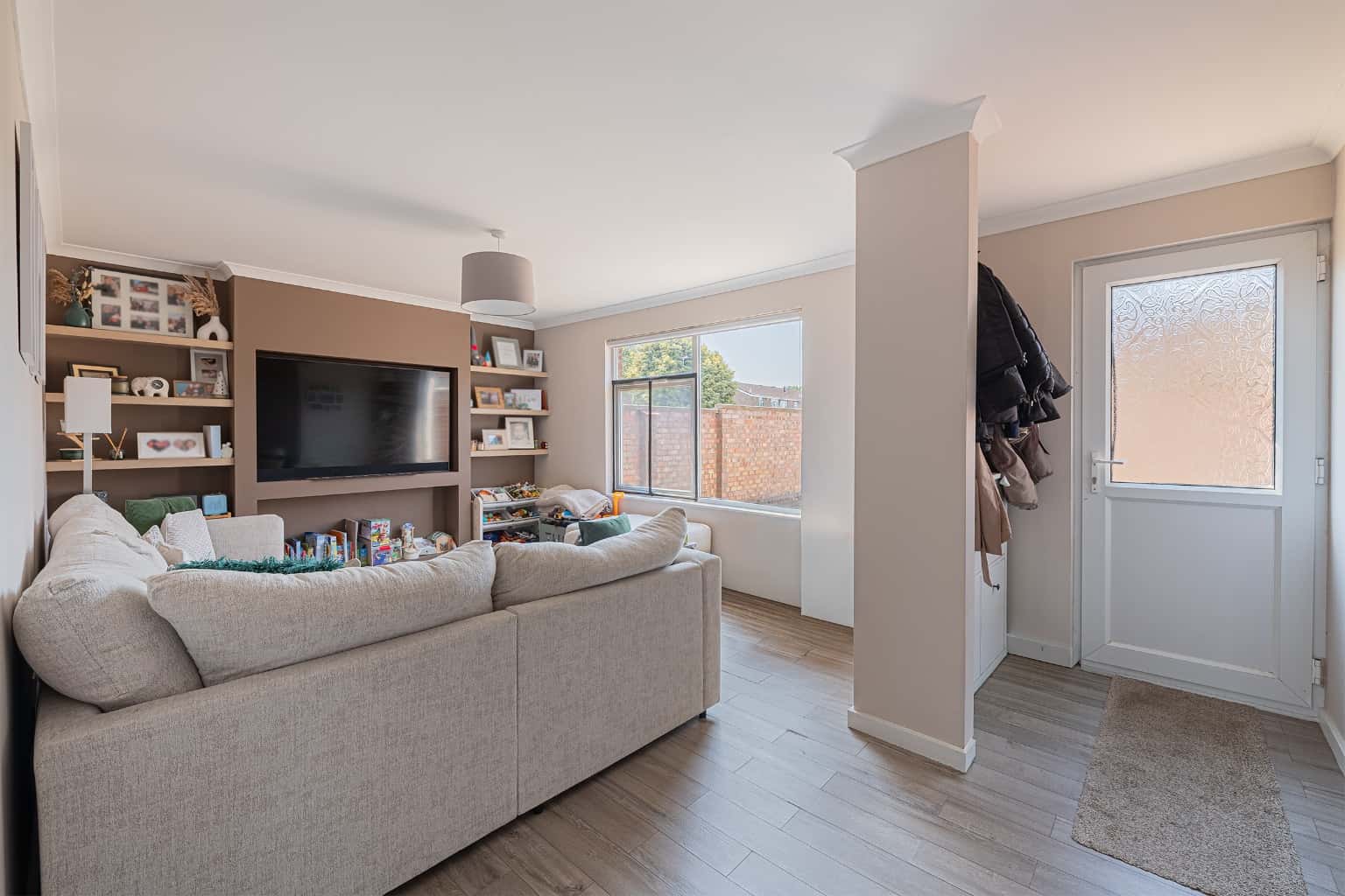 A fabulous three bedroom end terrace home that has recently been refurbished by the owners. Property image 6