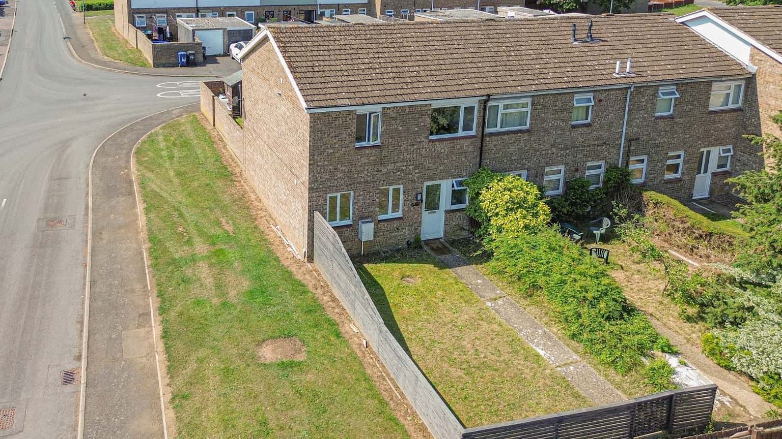 A fabulous three bedroom end terrace home that has recently been refurbished by the owners. Property image 13