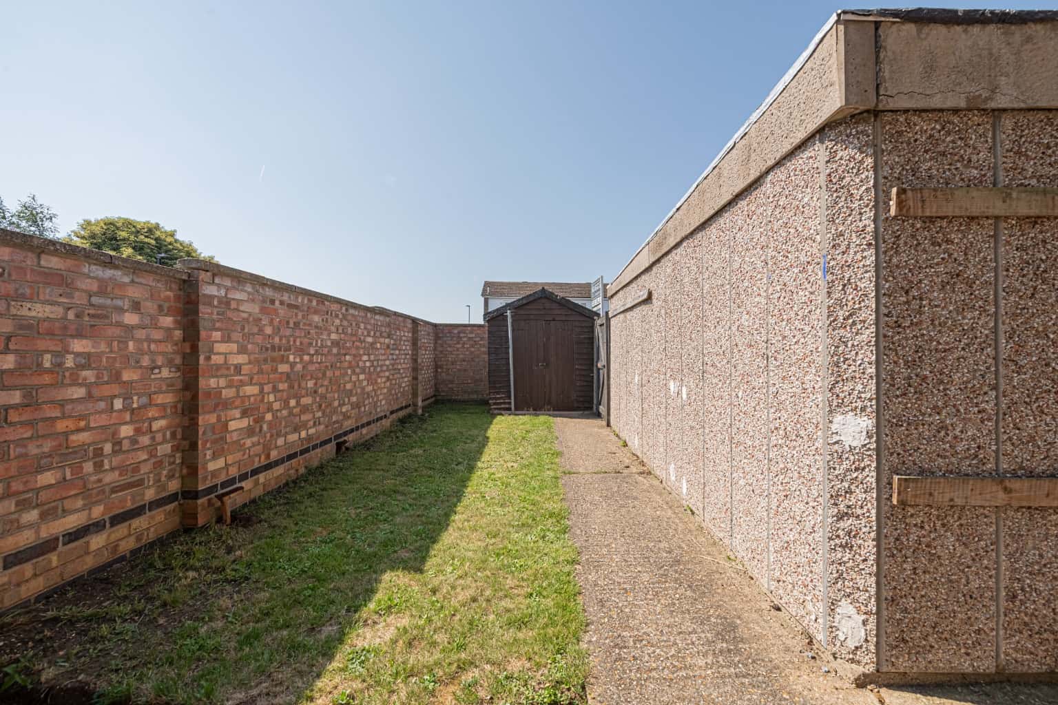 A fabulous three bedroom end terrace home that has recently been refurbished by the owners. Property image 12
