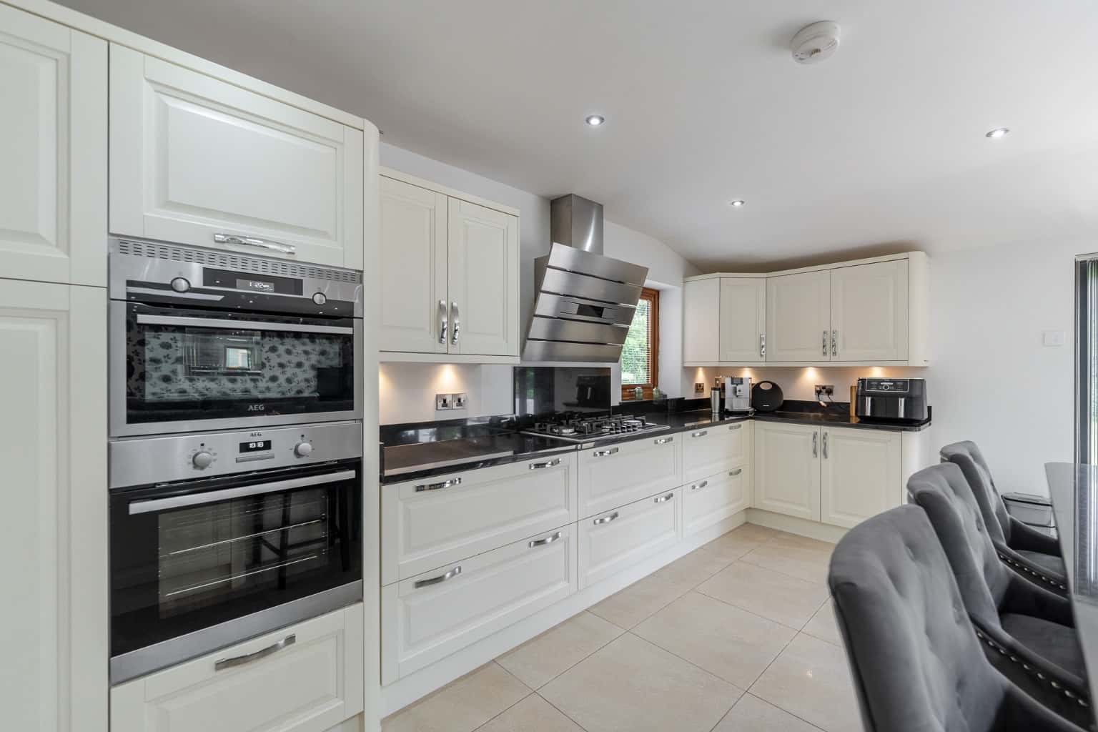 A truly exceptional residence of distinction, occupying one of the area’s most exclusive addresses. Property image 10