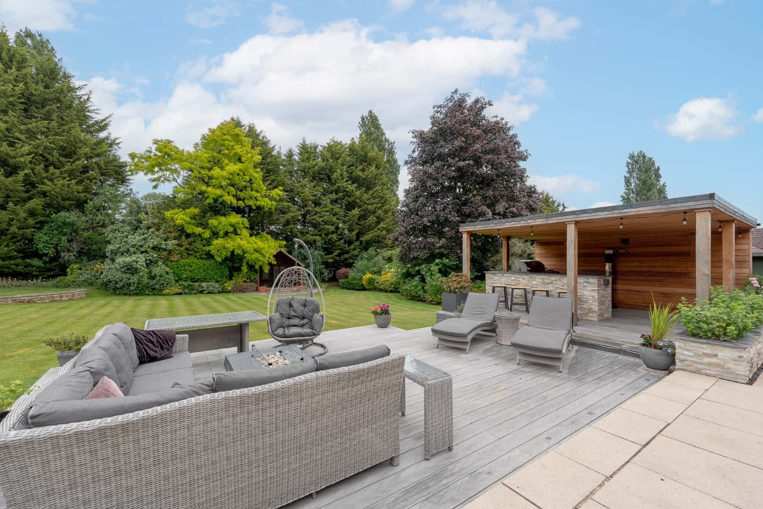 A truly exceptional residence of distinction, occupying one of the area’s most exclusive addresses. Property image 15