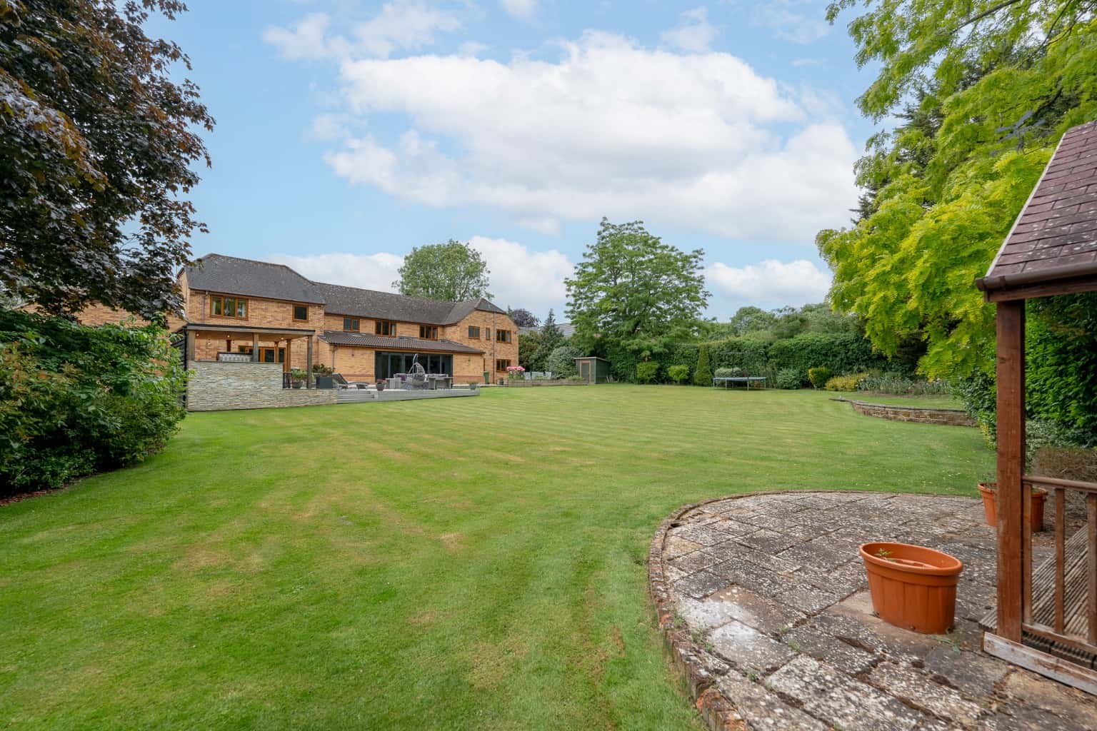 A truly exceptional residence of distinction, occupying one of the area’s most exclusive addresses. Property image 13