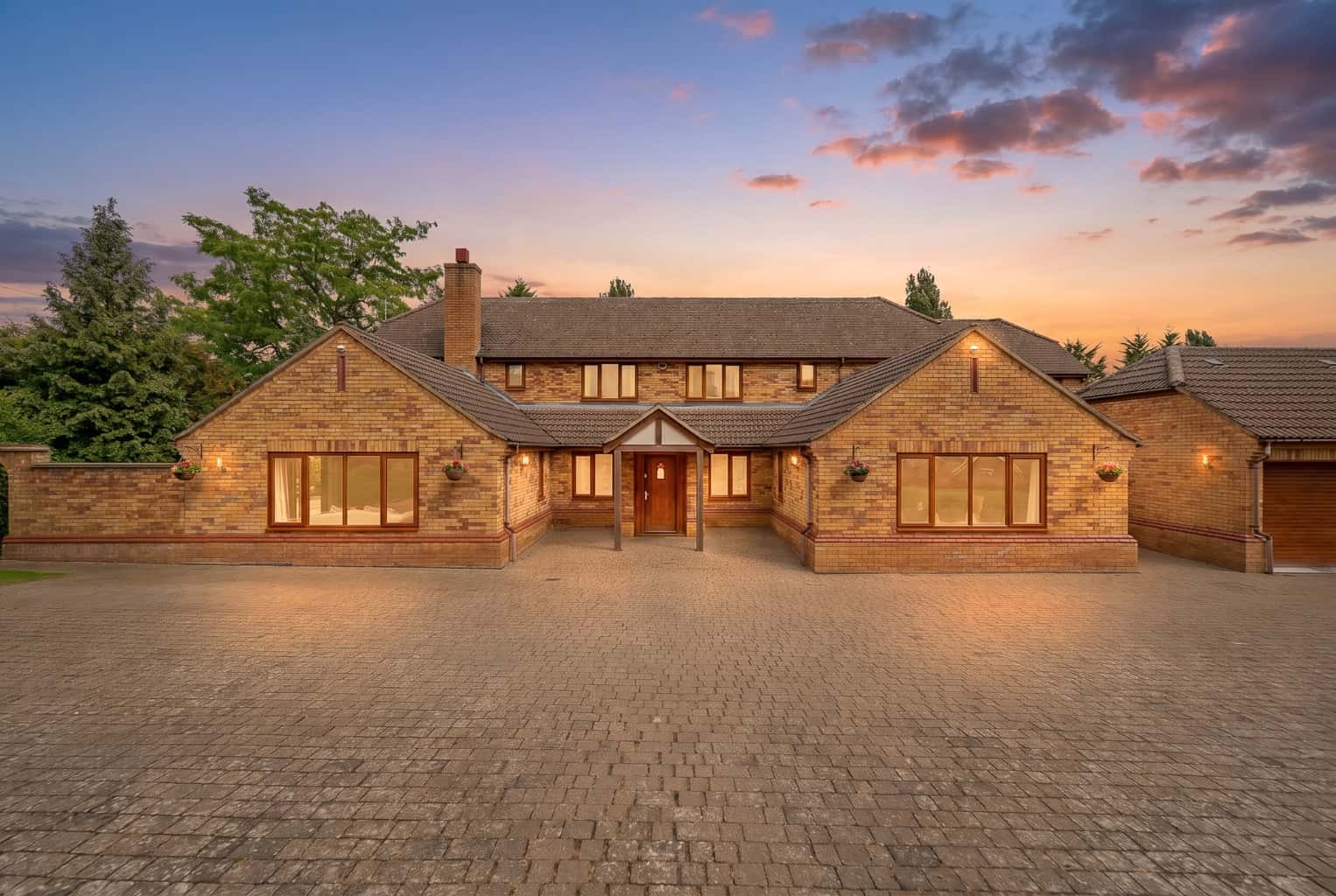 A truly exceptional residence of distinction, occupying one of the area’s most exclusive addresses. Property image 33