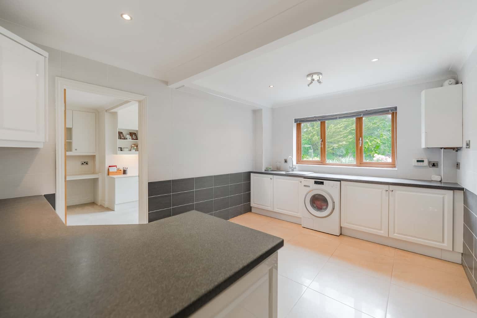 A truly exceptional residence of distinction, occupying one of the area’s most exclusive addresses. Property image 31