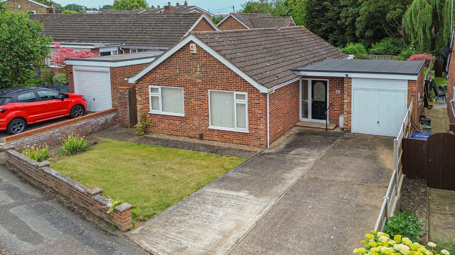 DETACHED THREE BEDROOM BUNGALOW CLOSE TO THE TOWN CENTRE Property image 1