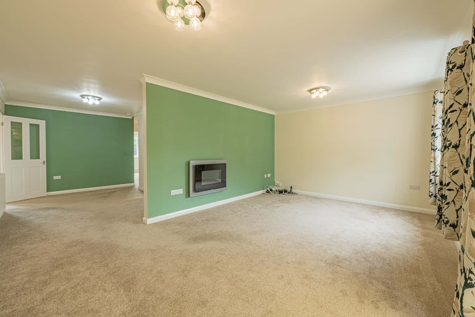 DETACHED THREE BEDROOM BUNGALOW CLOSE TO THE TOWN CENTRE Property image 2