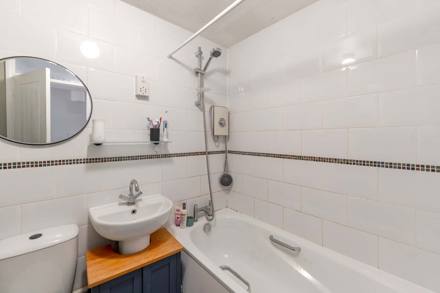 Stylish Two Bedroom Home with Driveway & Private Garden Ideal First-Time Buy or Downsize Property image 11