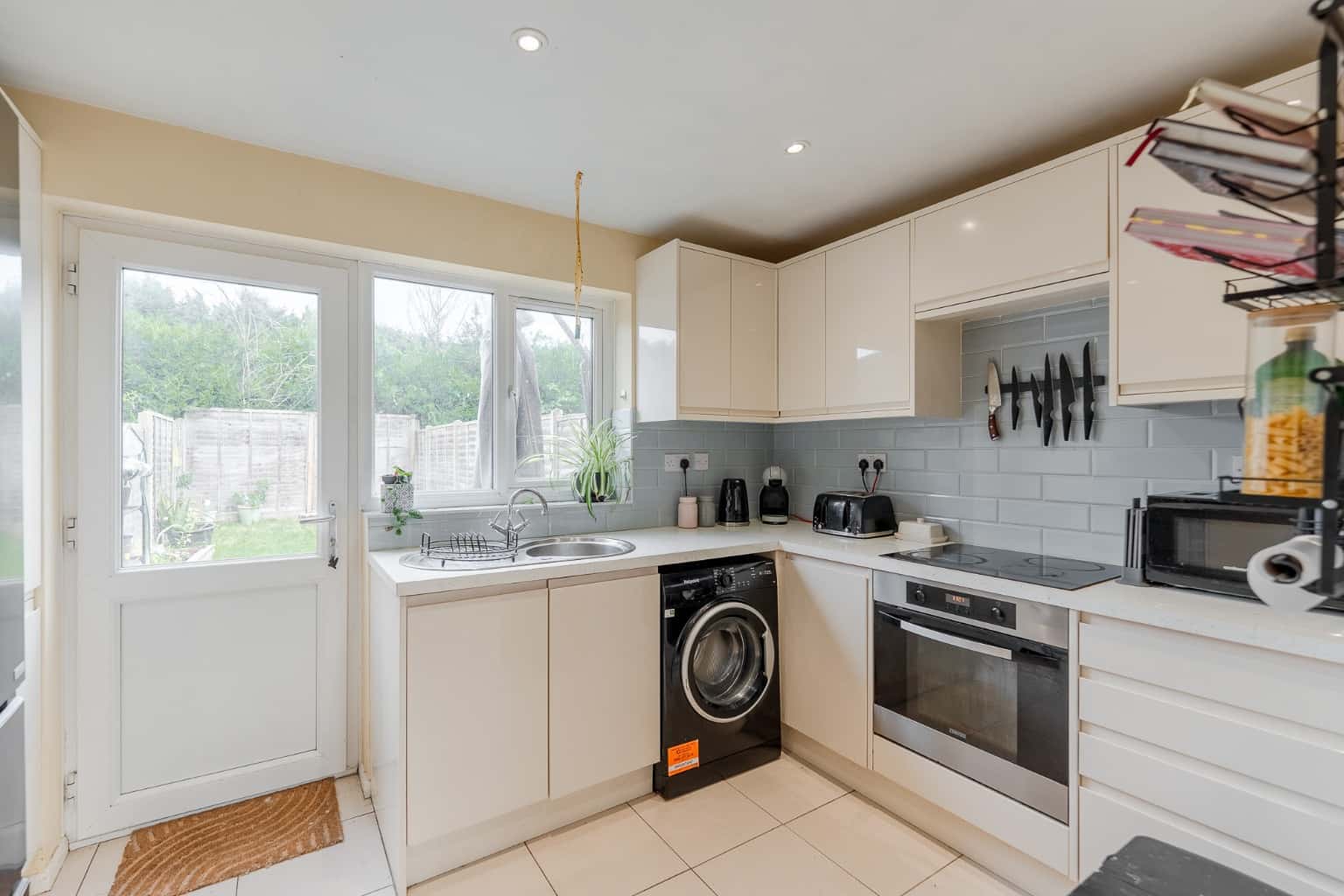 Stylish Two Bedroom Home with Driveway & Private Garden Ideal First-Time Buy or Downsize Property image 3
