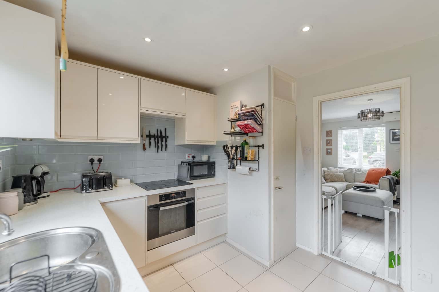 Stylish Two Bedroom Home with Driveway & Private Garden Ideal First-Time Buy or Downsize Property image 5