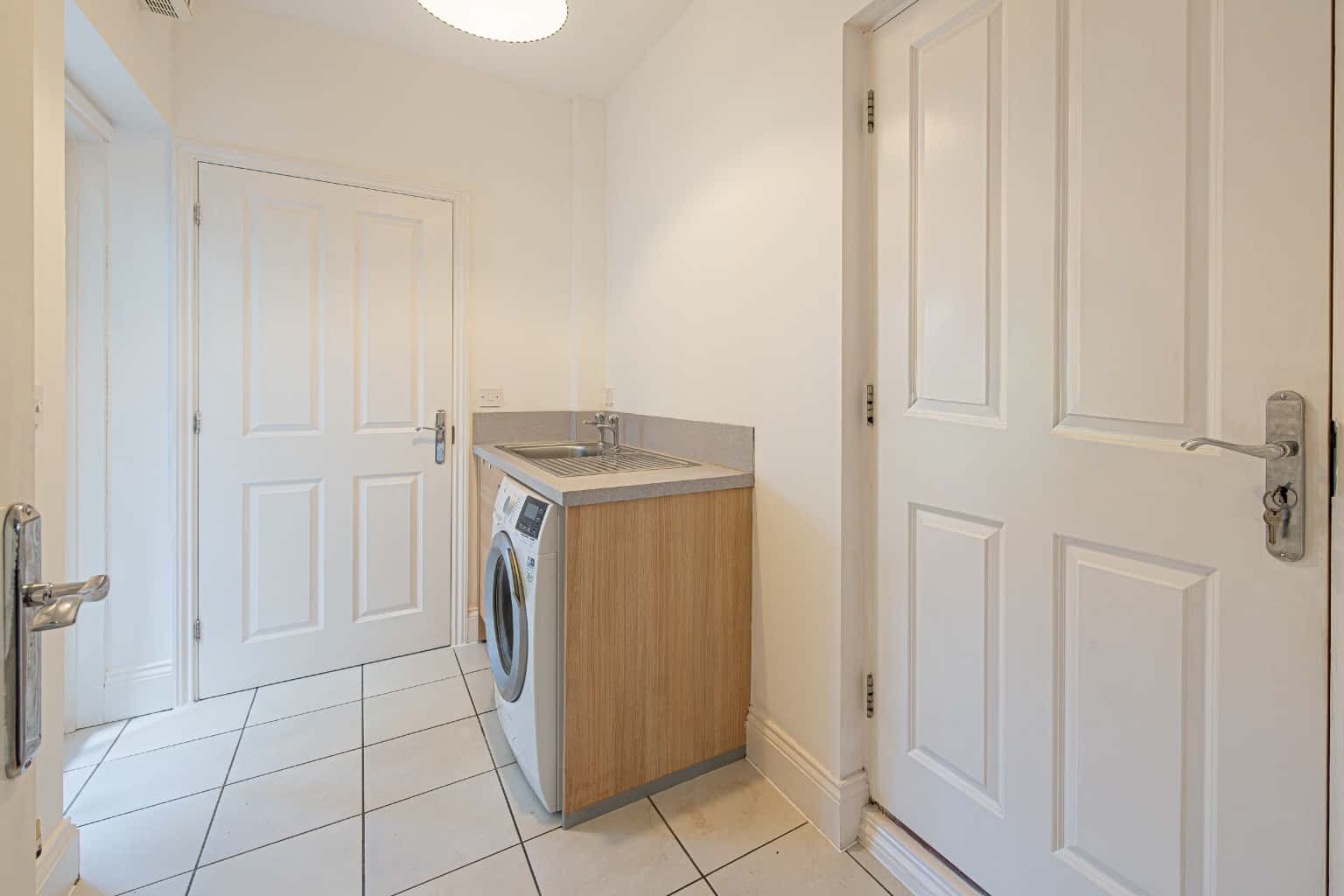An attractive and extended four bedroom family home on the Fairfield Development near Hitchin. Property image 5