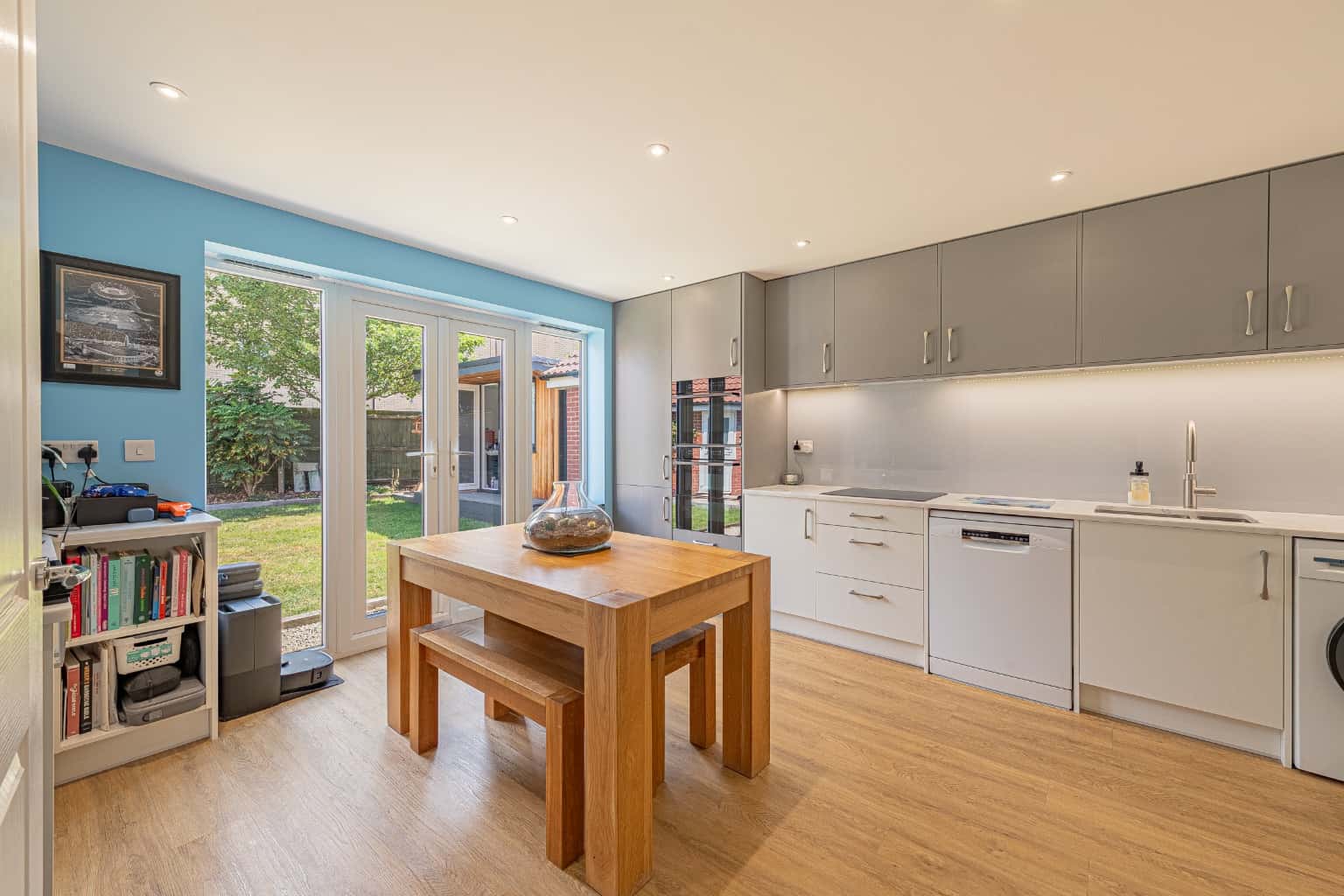 Immaculate four-bedroom home with garden office, garage, driveway, two en suites. A must-see!! Property image 7