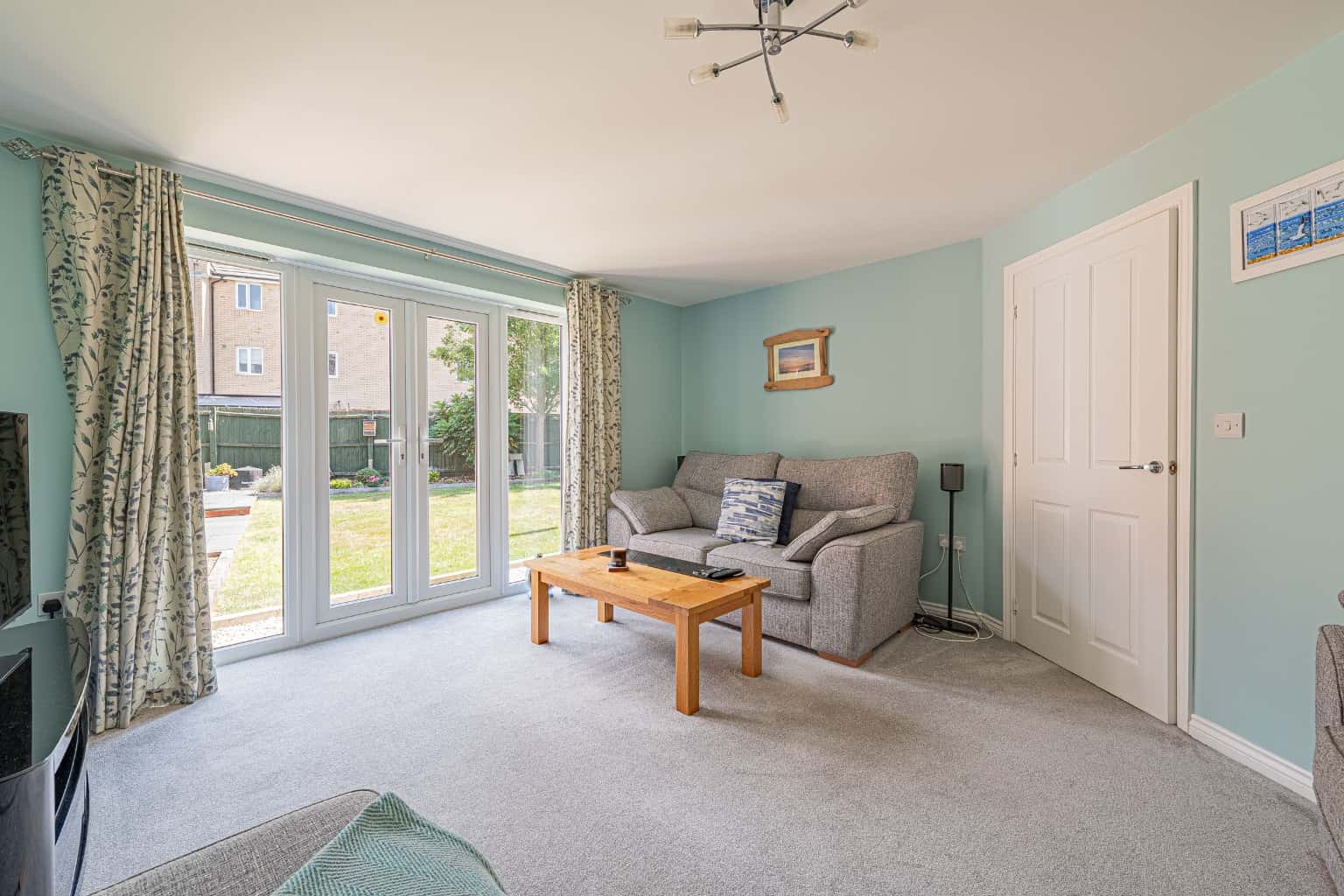Immaculate four-bedroom home with garden office, garage, driveway, two en suites. A must-see!! Property image 6