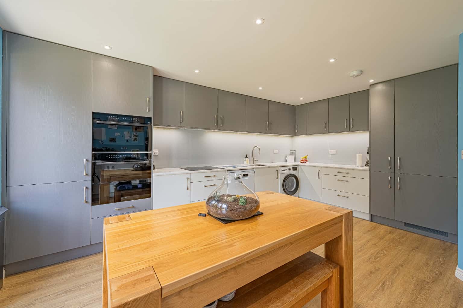 Immaculate four-bedroom home with garden office, garage, driveway, two en suites. A must-see!! Property image 2