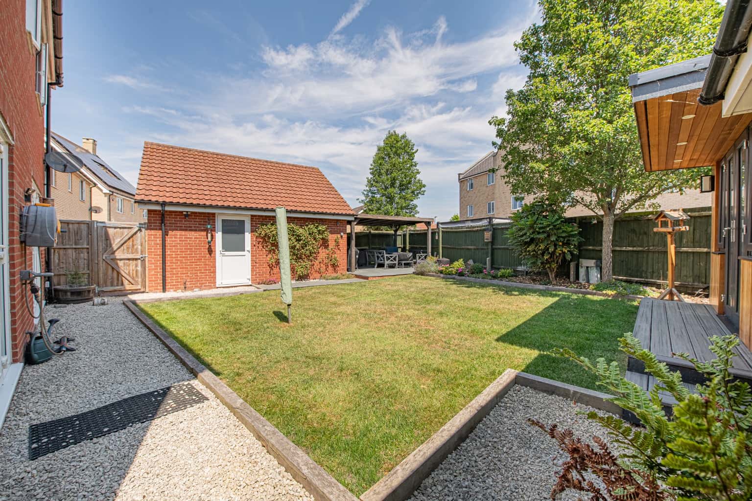 Immaculate four-bedroom home with garden office, garage, driveway, two en suites. A must-see!! Property image 8