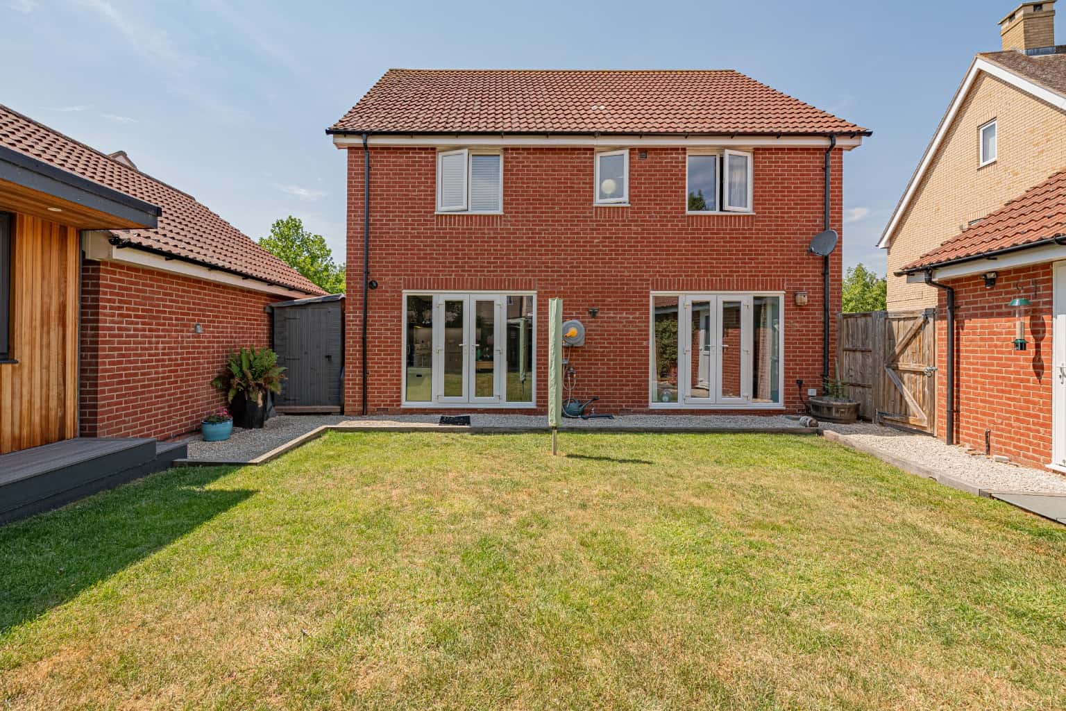 Immaculate four-bedroom home with garden office, garage, driveway, two en suites. A must-see!! Property image 19