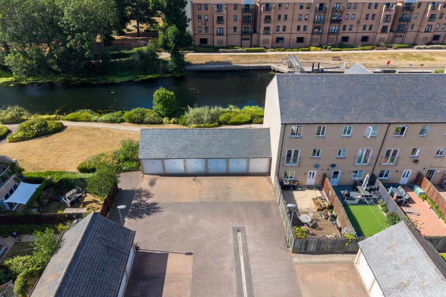 Exceptional Riverside Townhouse Overlooking Little Paxton Lock Offering Luxury Living No Chain Property image 21