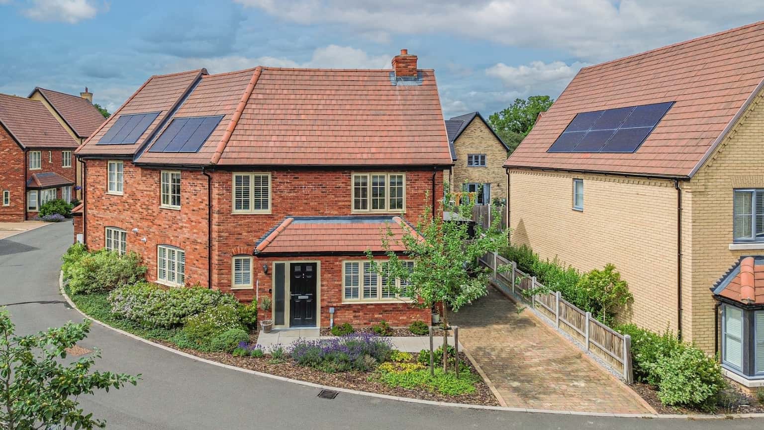 Immaculate 3-Bed Home in Sought-After Papworth Everard Property image 1