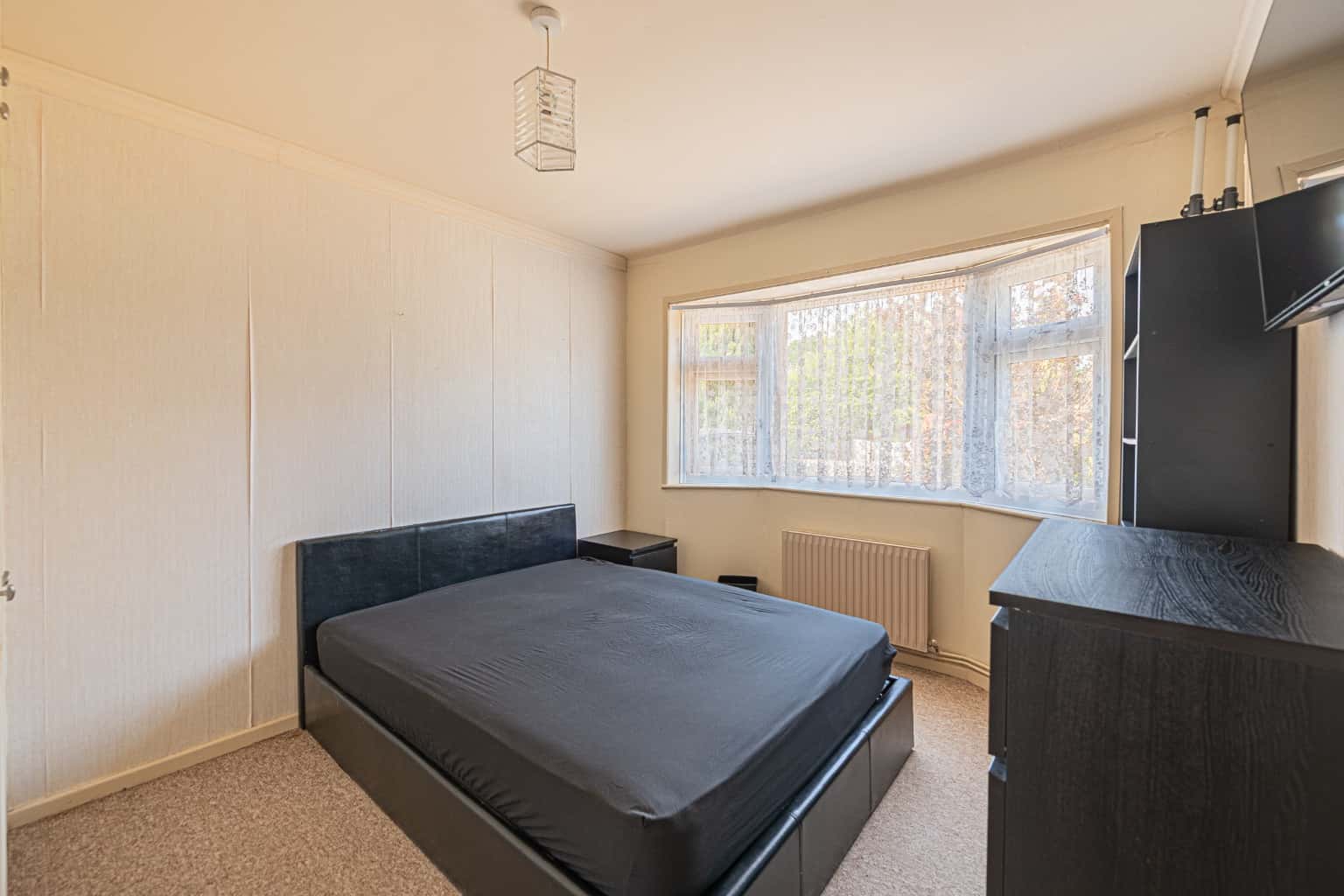 Two bedroom home in popular village of Little Paxton. Property image 9